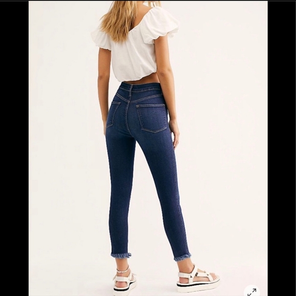 โ๐ผNWTโ๐ผ Free People, Deep Indigo, Raw High Rise Skinny Jean, Jegging, size 24 - Picture 2 of 10